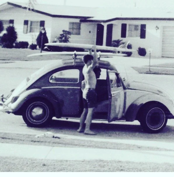 Pops loading up the sleds pre short board revolution ~ him and his buddies all cut their longboards down to the 6’ range like everyone else ~ Happy Father’s Day old man
#singlefin #beattle #longboard
