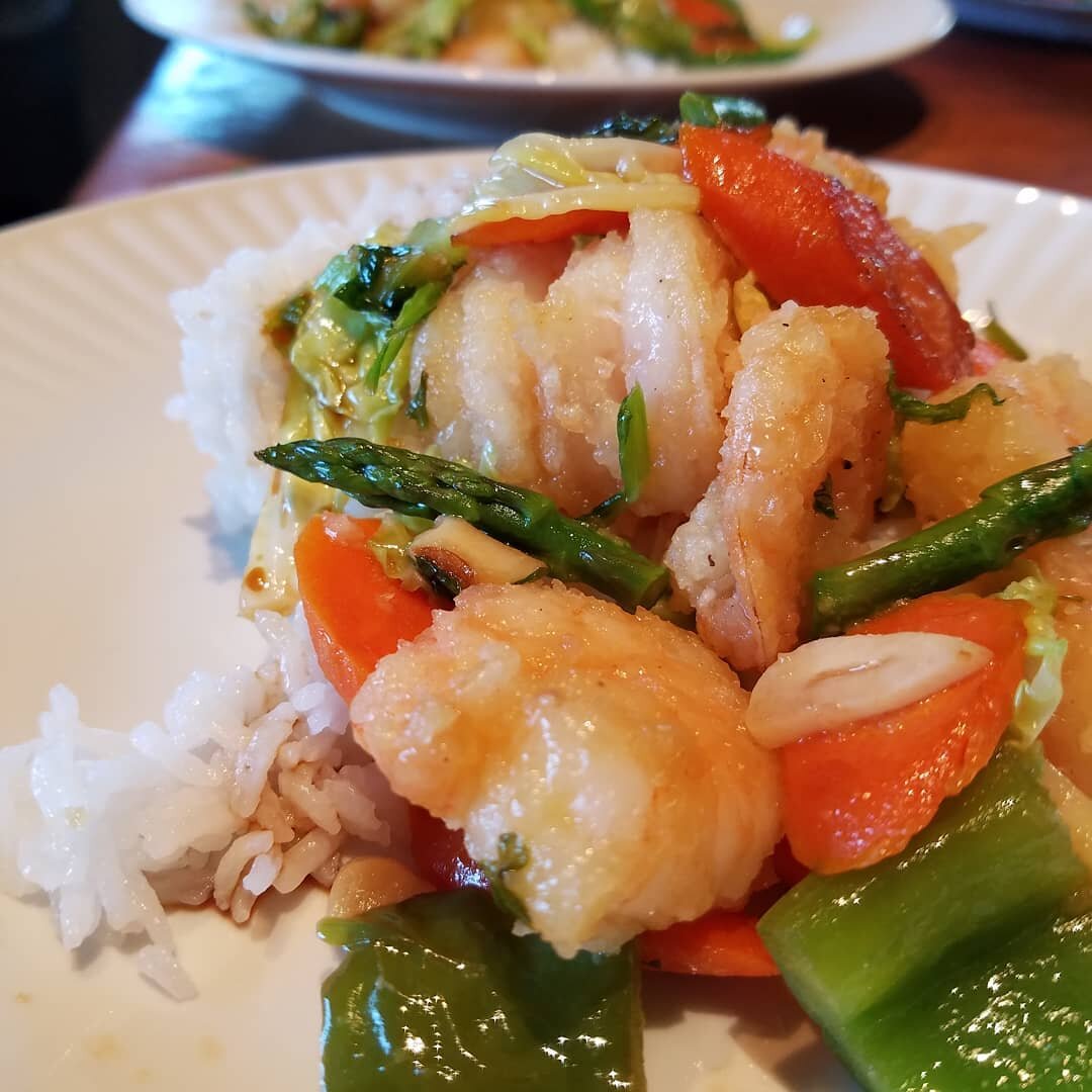 Crispy Garlic Shrimp with wok fried veggies, steamed jasmine rice and a apricot ginger ale sauce
 This meal for 2 cost $3.17. Learn how to eat in style traveling the new world right from your home. Contact chef Greg @luckyduckculinary today to start 