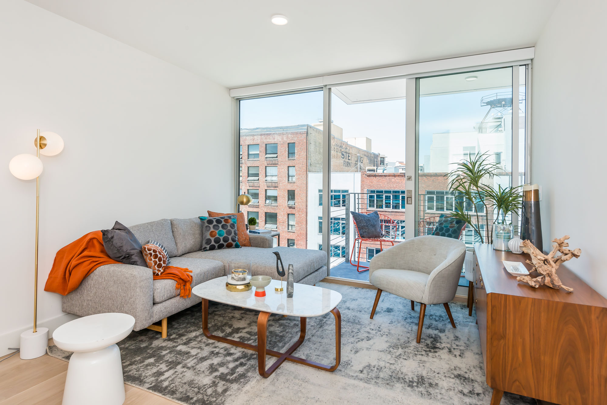 570 JESSIE - INTERIORS