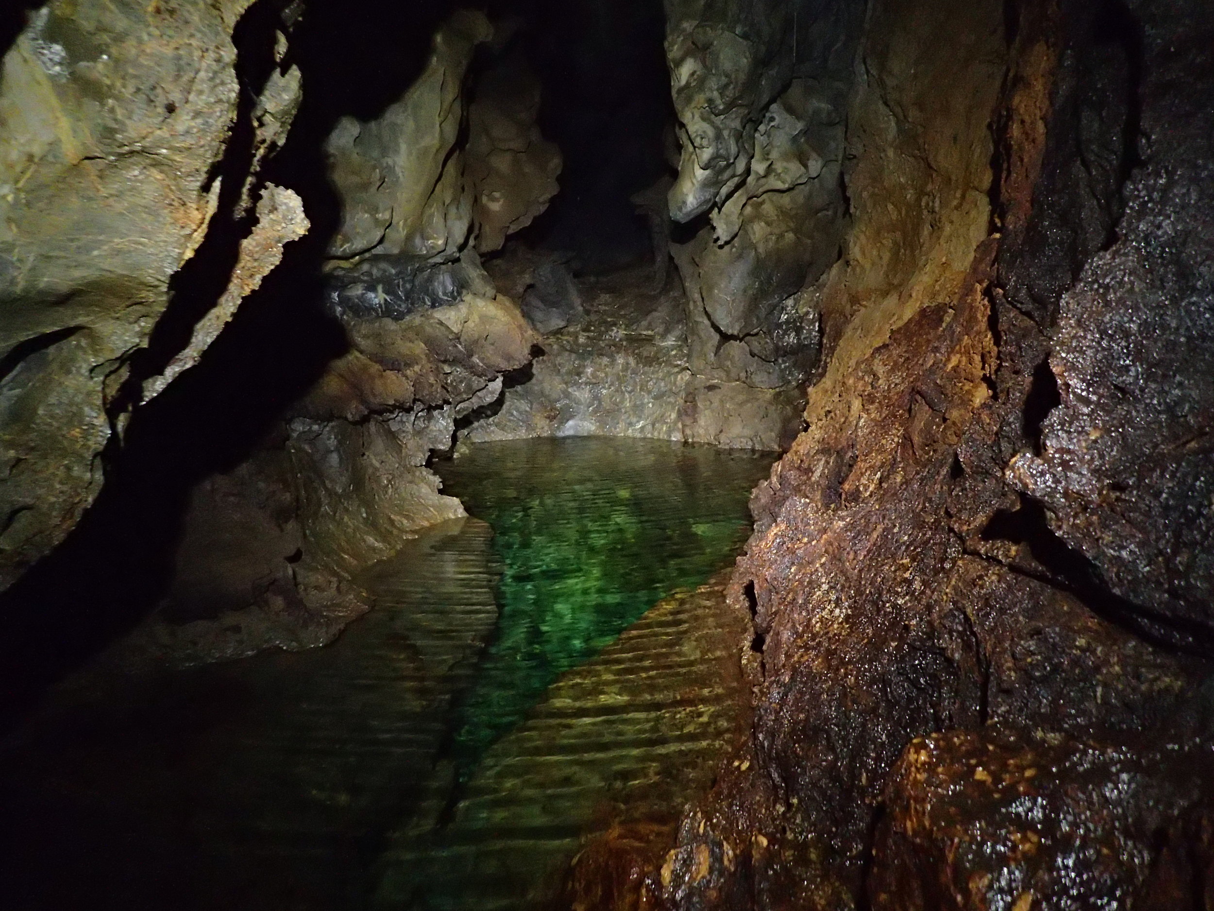 A deep pool (it doesn't go) between the sumps.