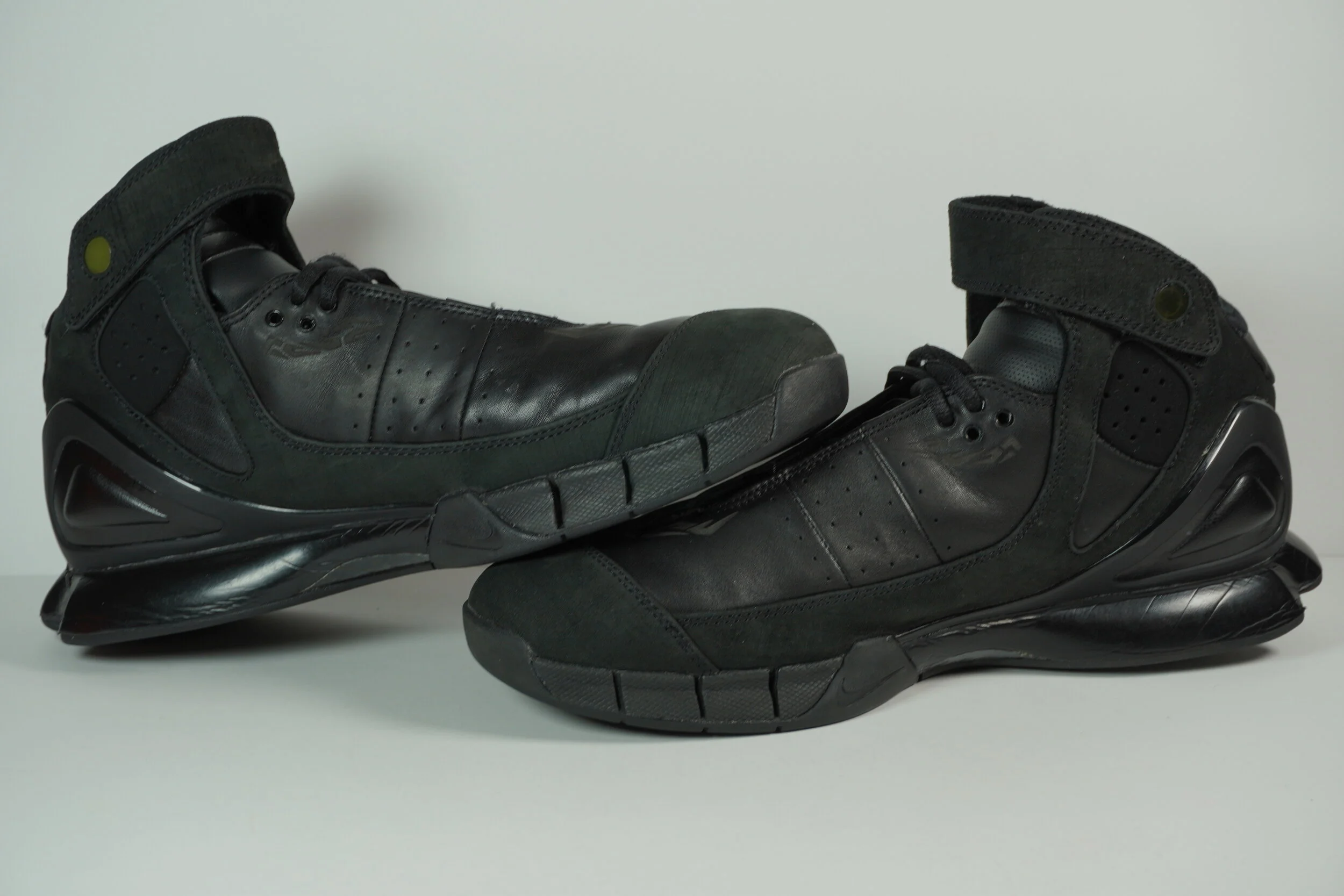 black huaraches size 2