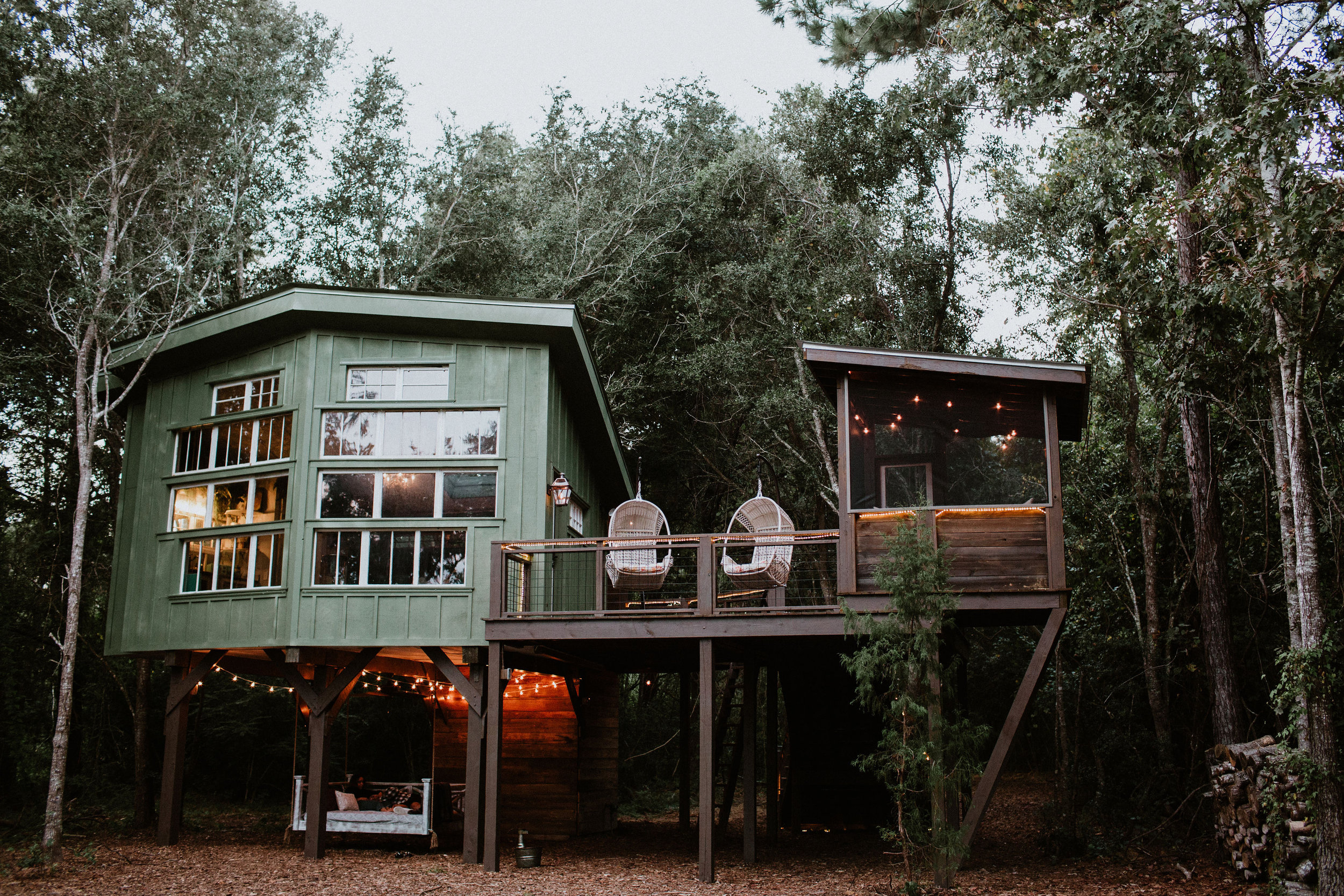 THE LIVING ROOM TREEHOUSE