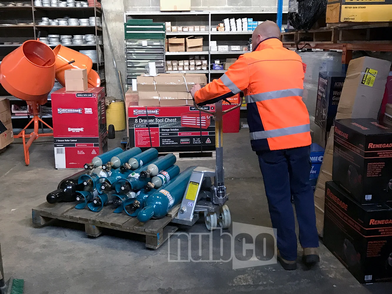 renegade-pallet-trucks-action2.jpg