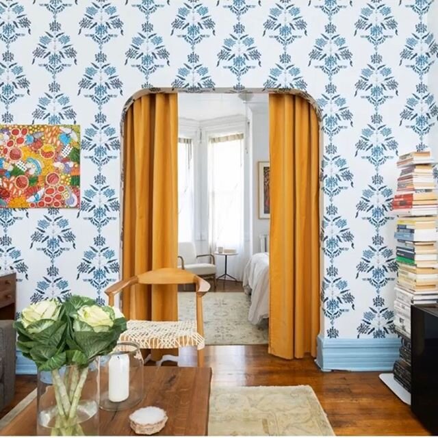We 💙 a good before and after! Especially when it features our “Soldo” wallpaper for @hyggeandwest - thank you @meganhopp design! #tfxhw #wallpaper