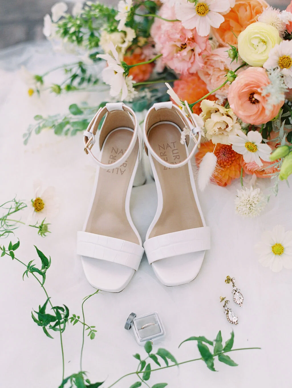 tgrphoto-jessjohn-wedding-sneaks-2.jpg