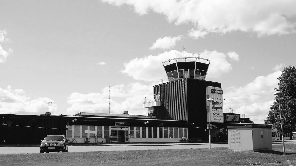 dala_airport_1200_16-9_bw_tiny_wiki.jpg