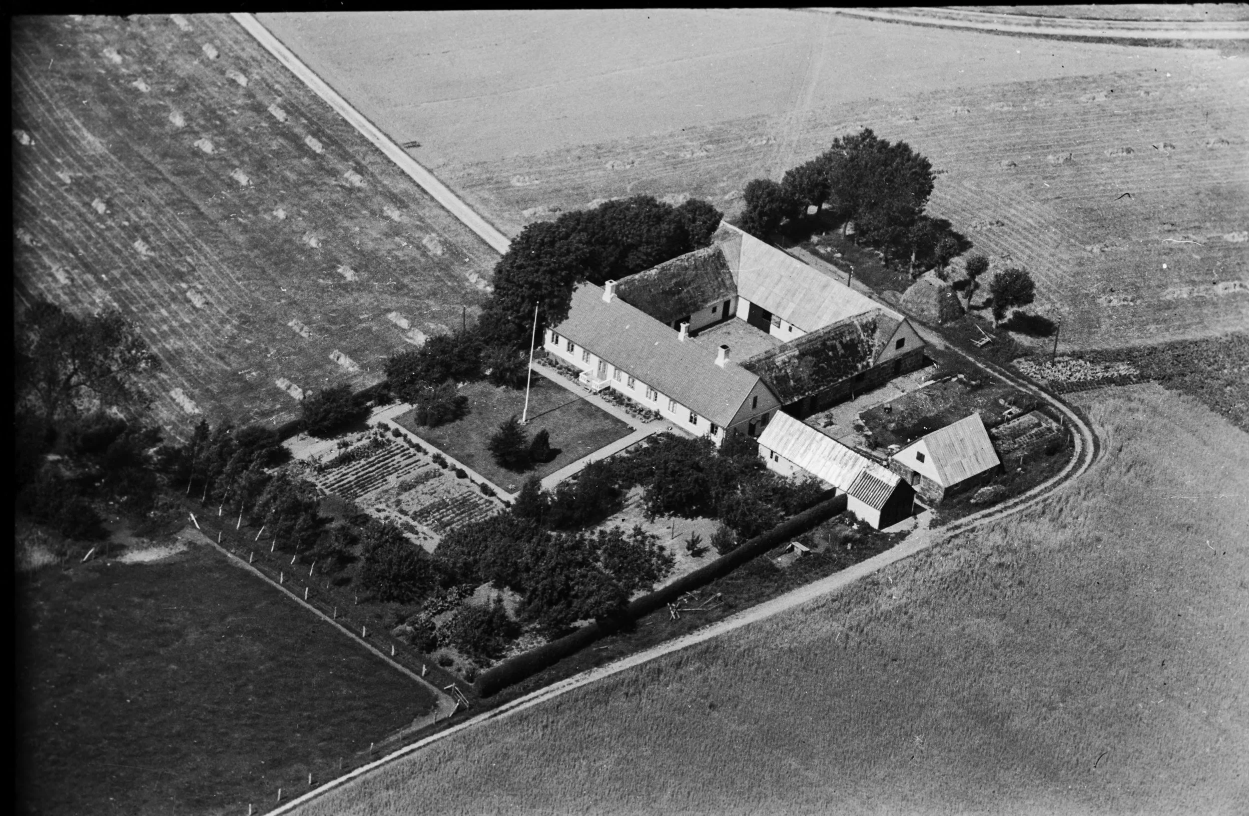 Luftfoto af Stenriggård fra 1936-38. Billedet er lånt fra 'Danmark set fra luften' på Det Kongelige Biblioteks hjemmeside.