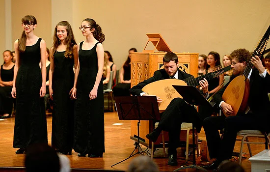 SFGC soloists sing with the theorbo players of TENET back in 2015