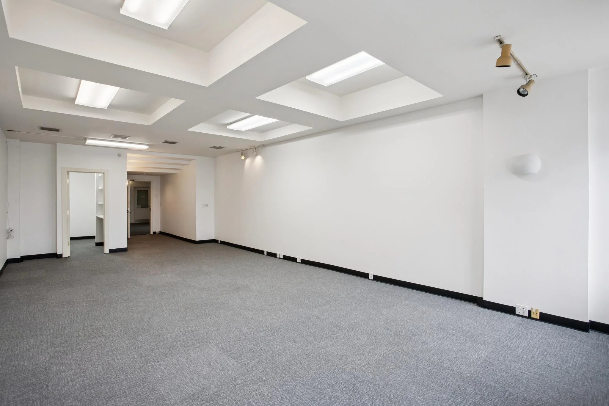 4th Fl_Suite 401_Sample Office Photo_2.jpg