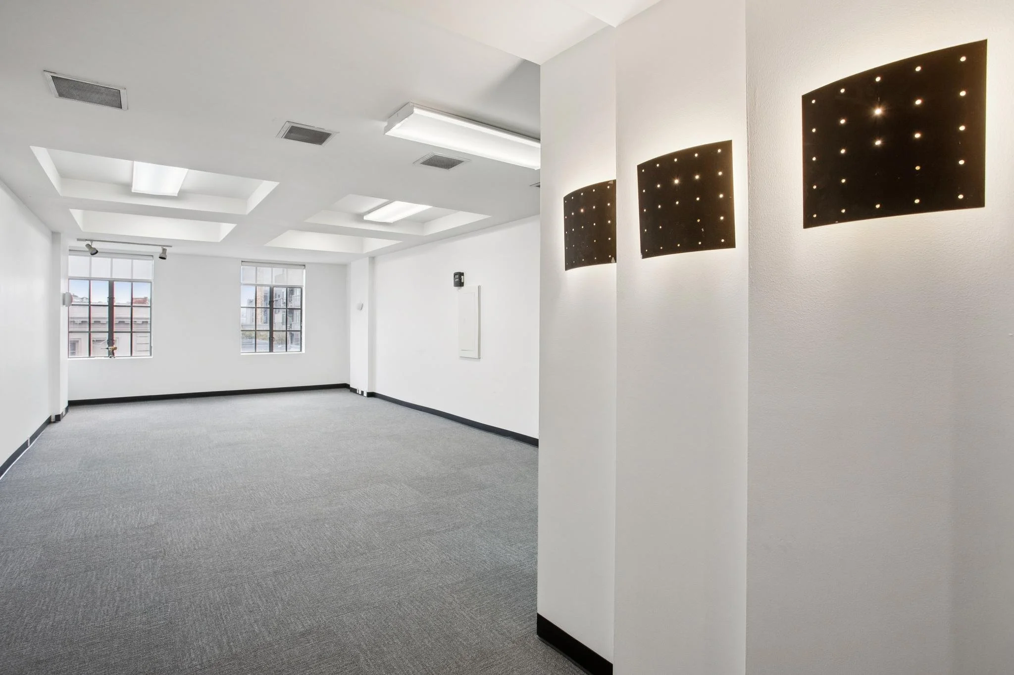 4th Fl_Suite 401_Sample Office.jpg