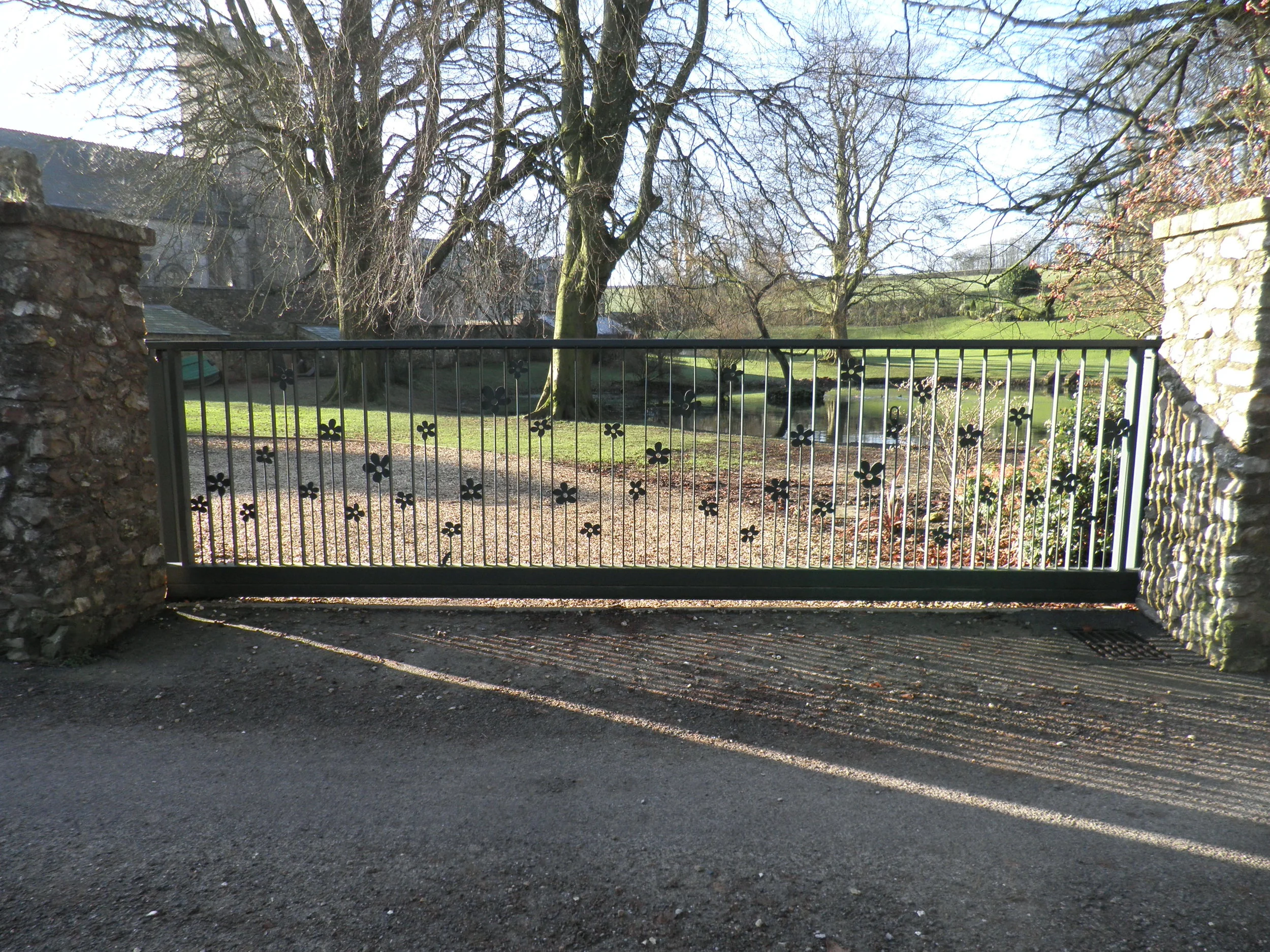 automated-sliding-gate-chard-somerset.JPG