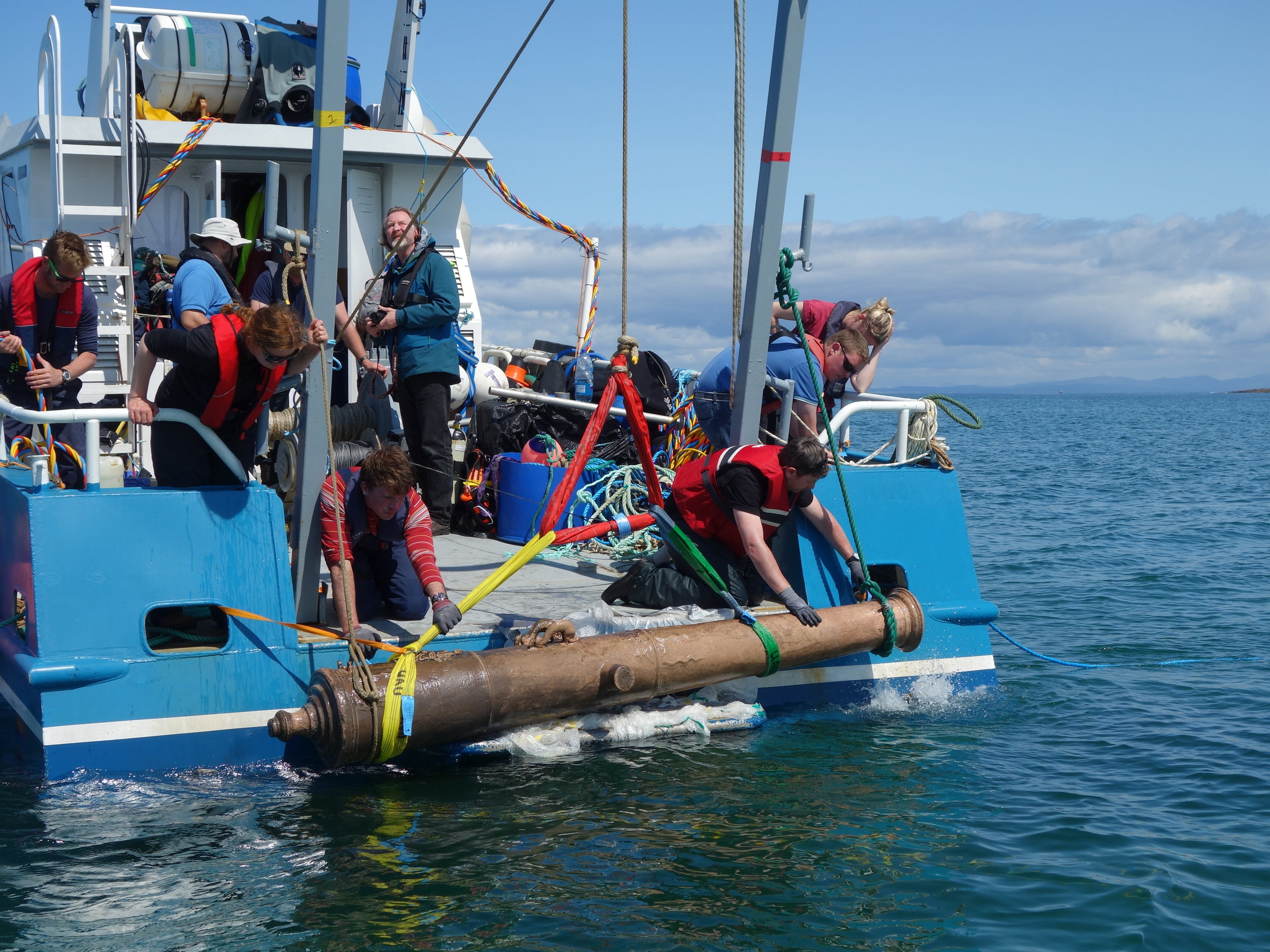 Spanish Armada cannon being recovered off the coast of Sligo in 2015