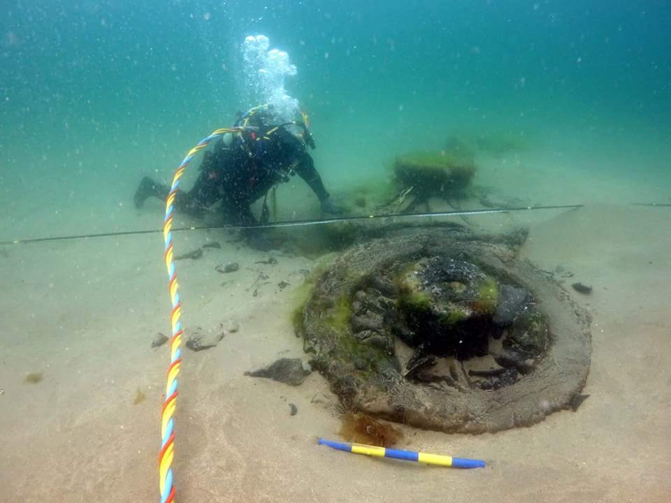 Divers uncover a Spanish Armada gun carriage wheel at Streedagh Beach in Sligo in 2015 © Underwater Archaeology Unit