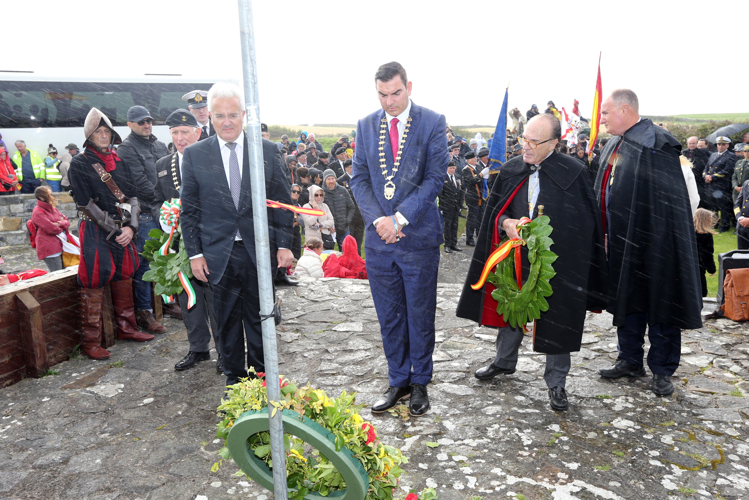 Spanish Ambassador Sñr Ildefonso Castro and Cathaoirleach of Sligo County Council Mr Tom McSharry laying a wreath at the Armada monument at Streedagh - photo Charlie Brady