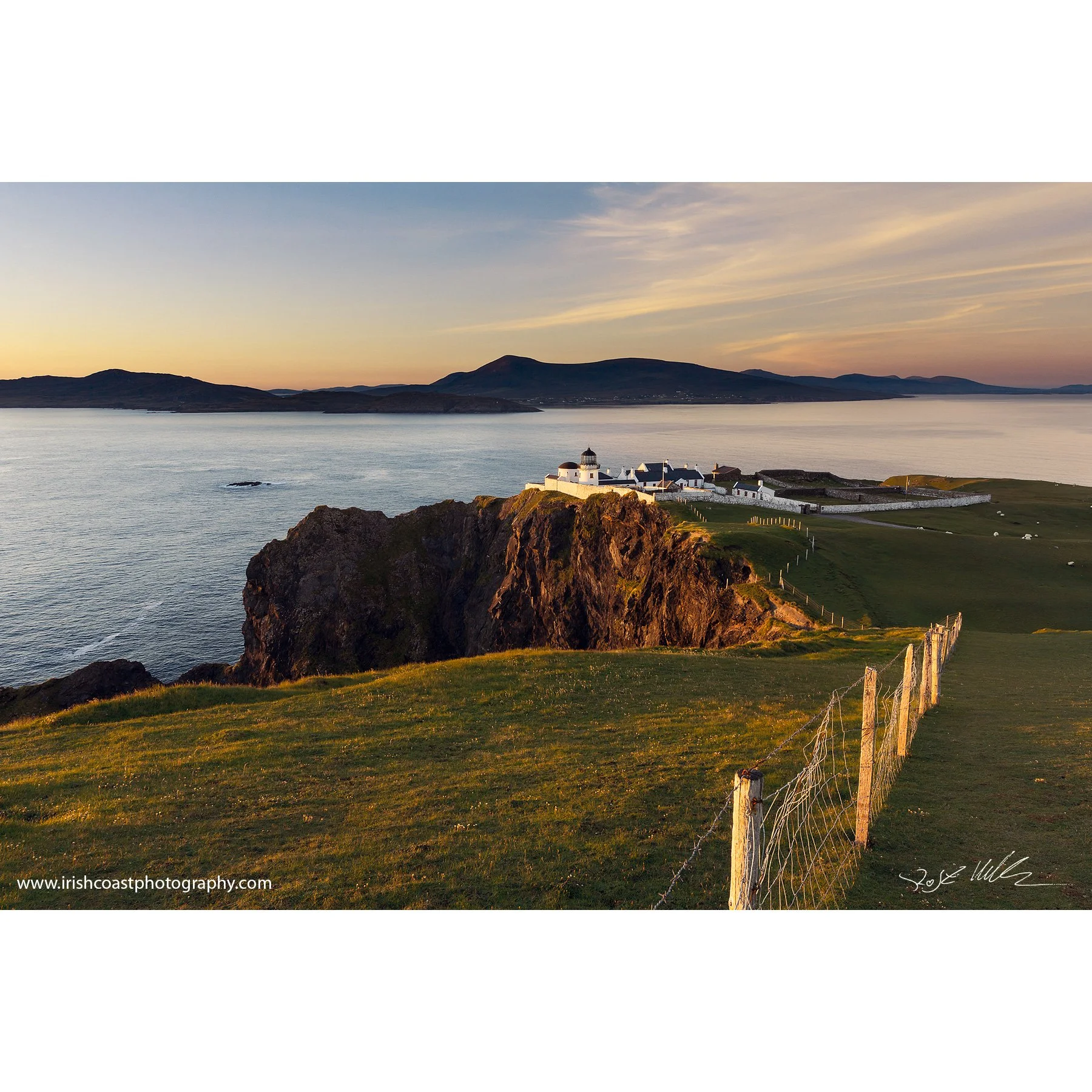 Mayo - Clare Island Lighthouse 02.jpg