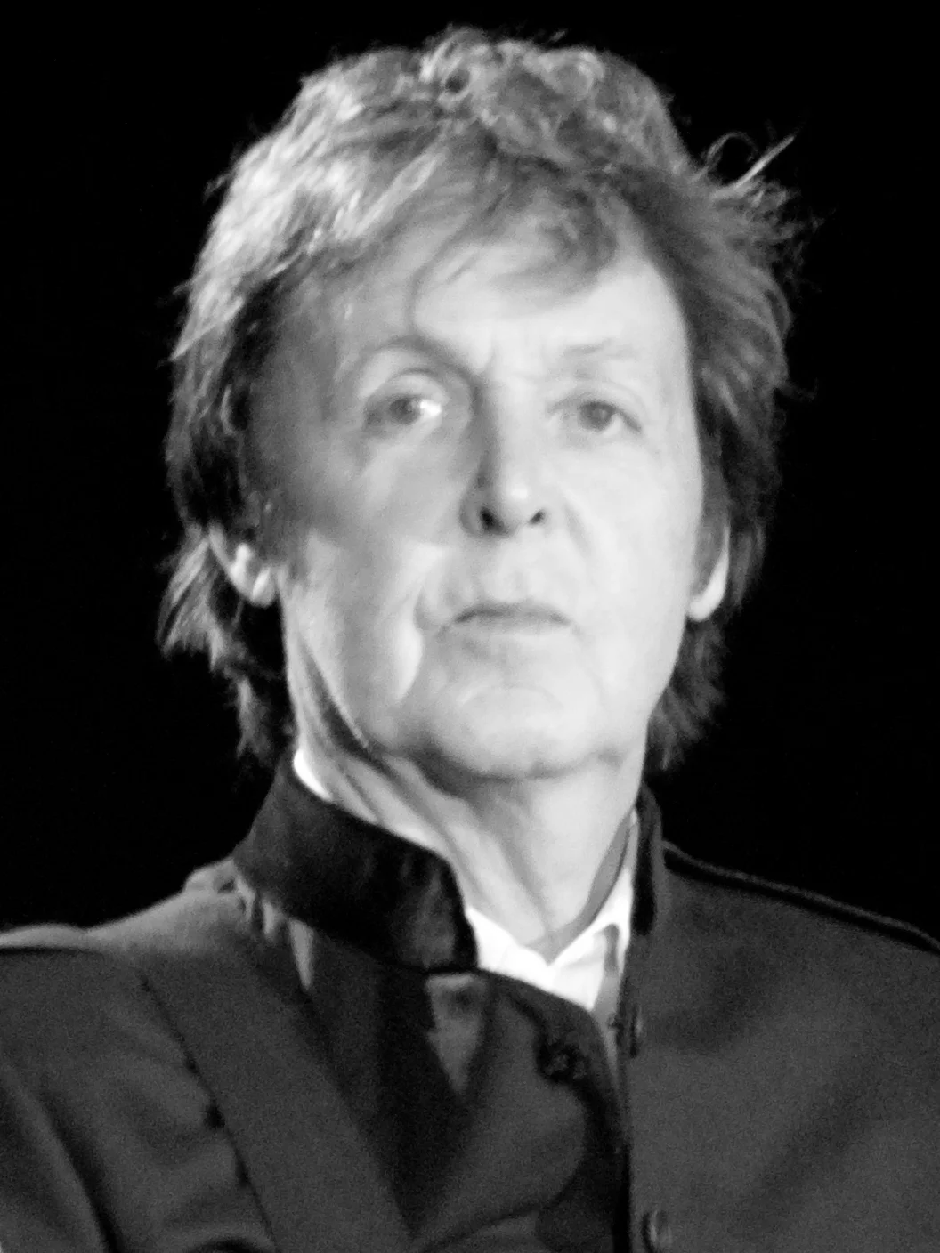 Paul_McCartney_black_and_white_2010_TFA.jpg