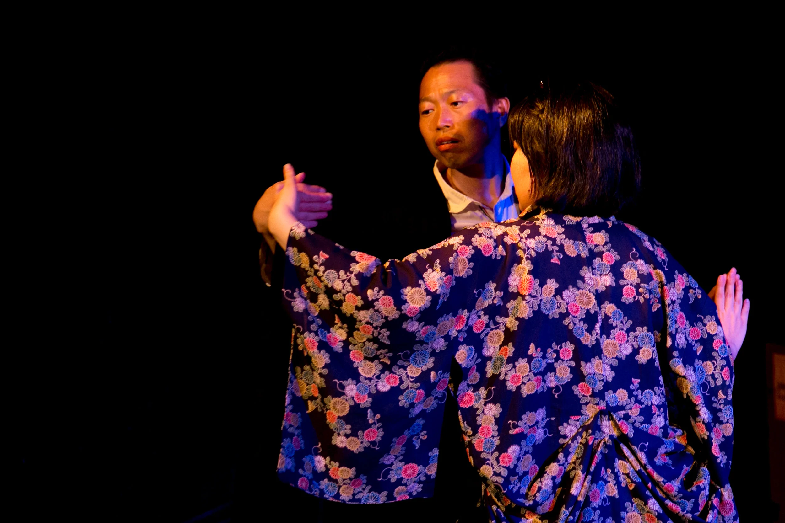 Murasaki and Genji face each other and mirror each other’s movements