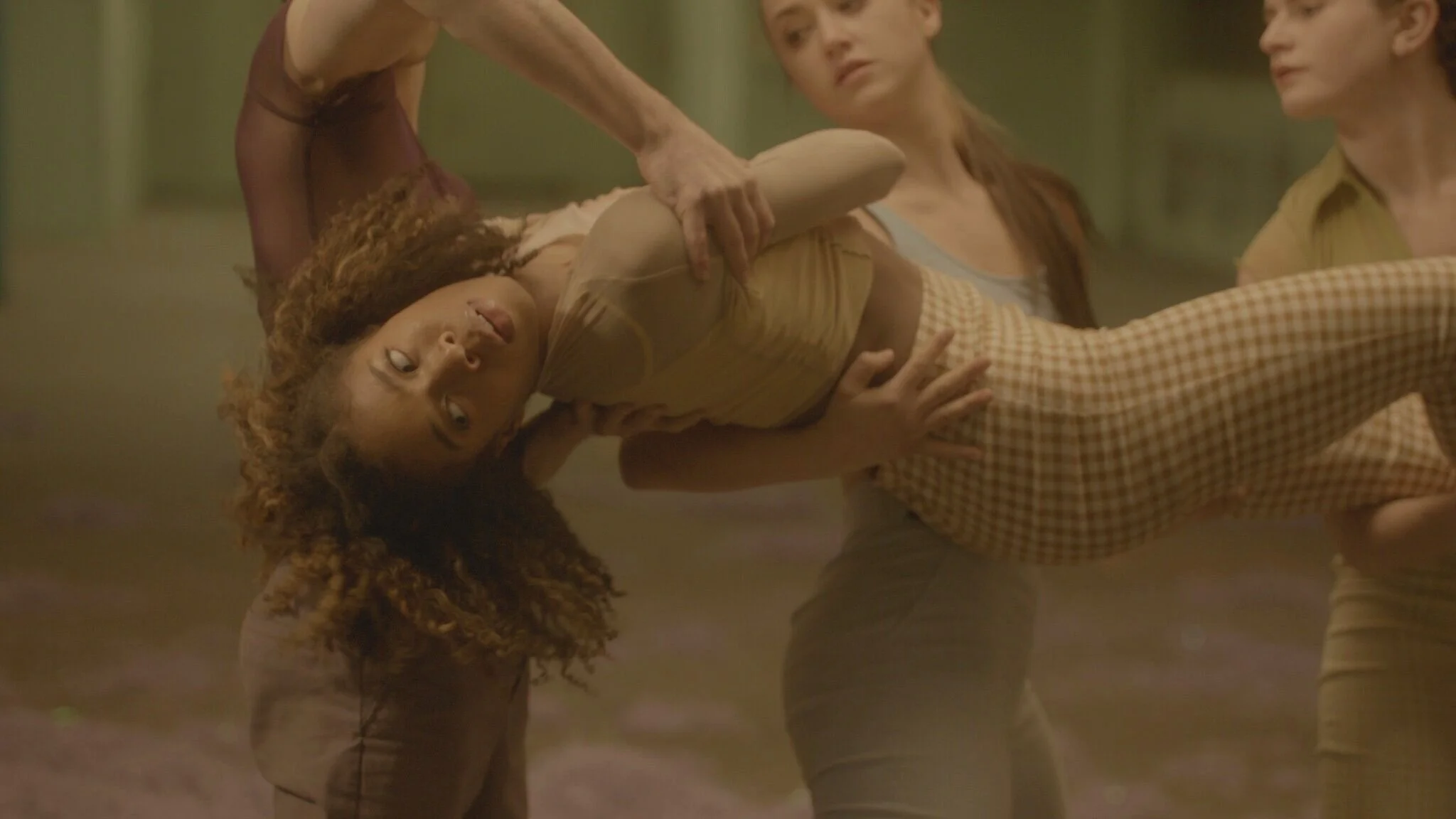 One+dancer%2C+supine+and+suspended+by+three+others%2C+looks+out+on+the+diagonal.jpg