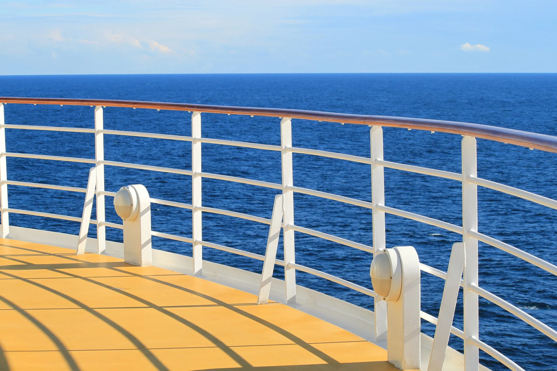 ship-273622_1920.jpg