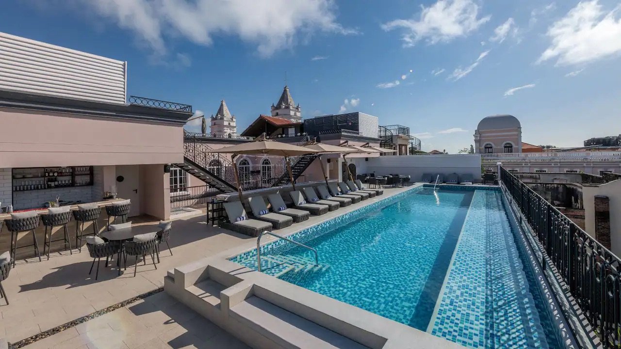 PTYUB-P0072-Outdoor-Pool-With-Seating-Area.16x9.jpg