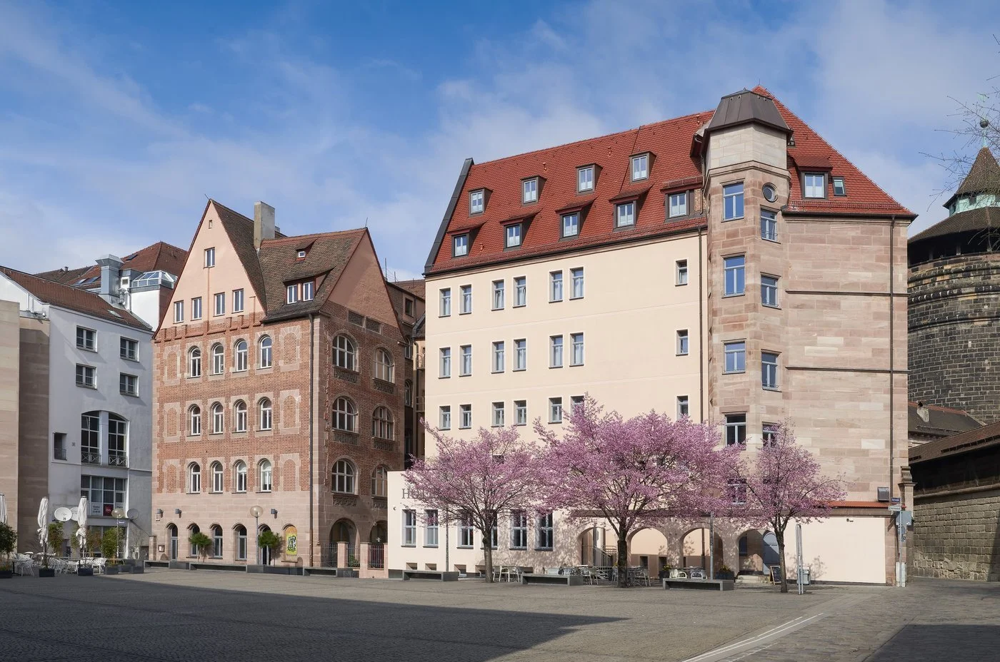 csm_Hotel_VICTORIA_Nuernberg-terasse_blühend_17d511c959.jpg