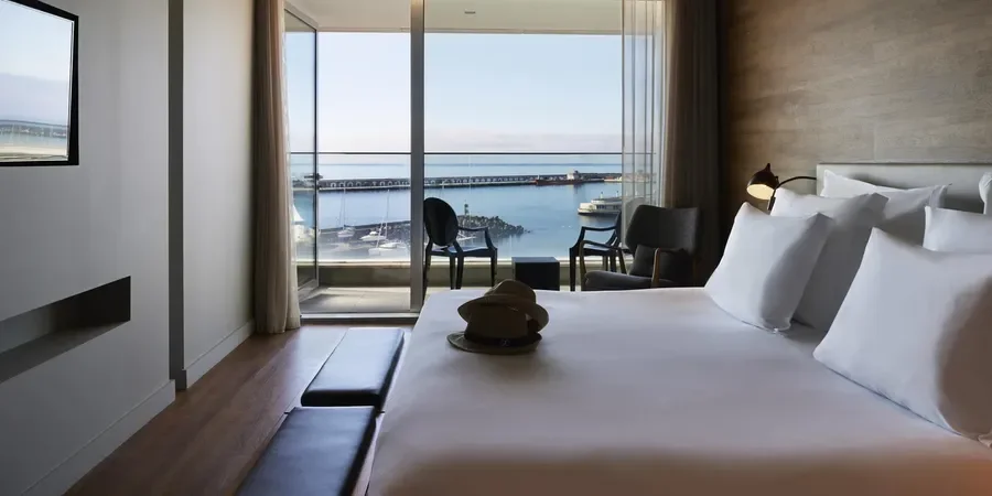 octant-ponta-delgada-room-octant-ponda-delgada8472c-min-900x450.webp
