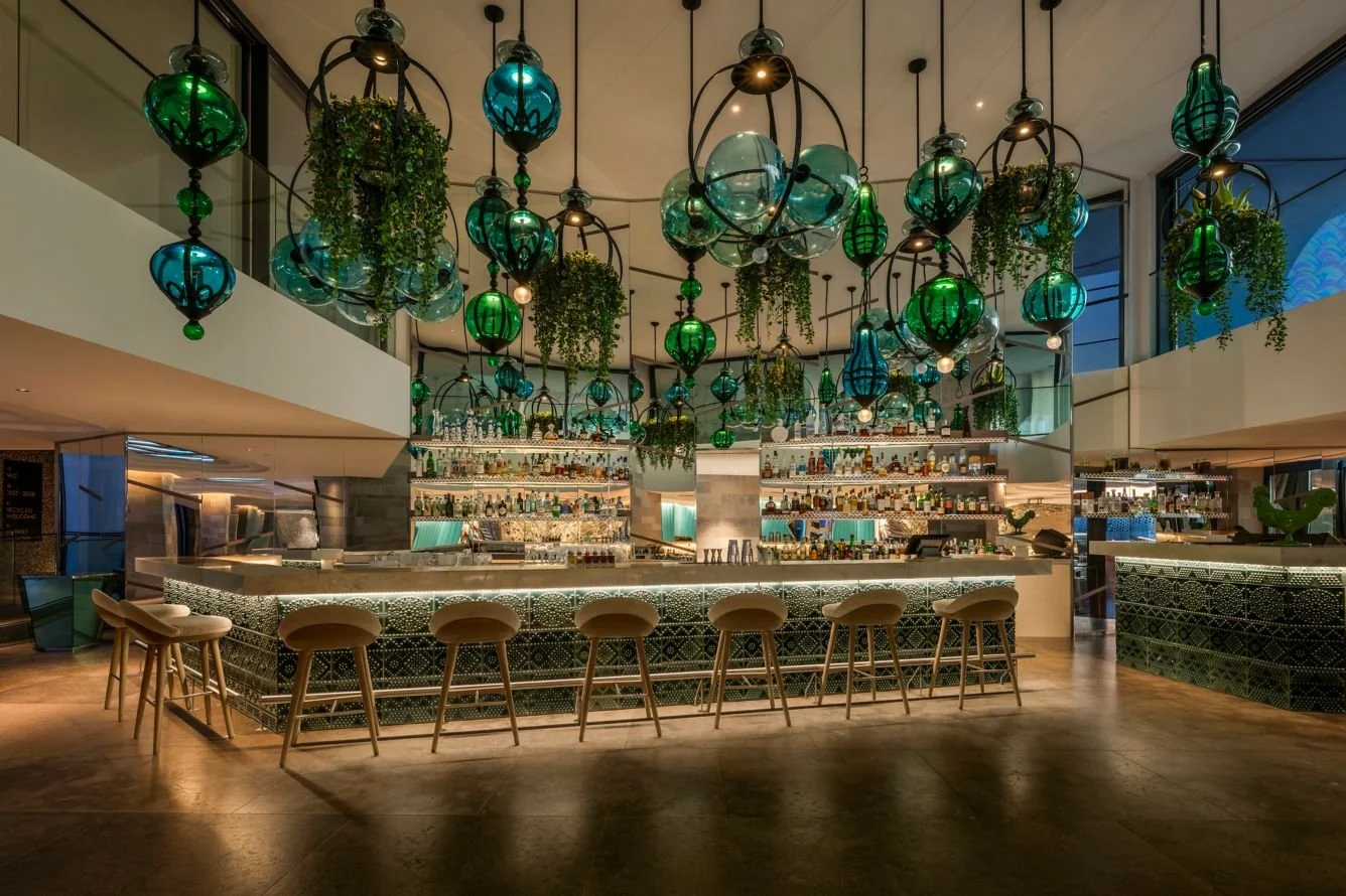 wh-faowh-w-lounge-night-22777_Classic-Hor.jpeg
