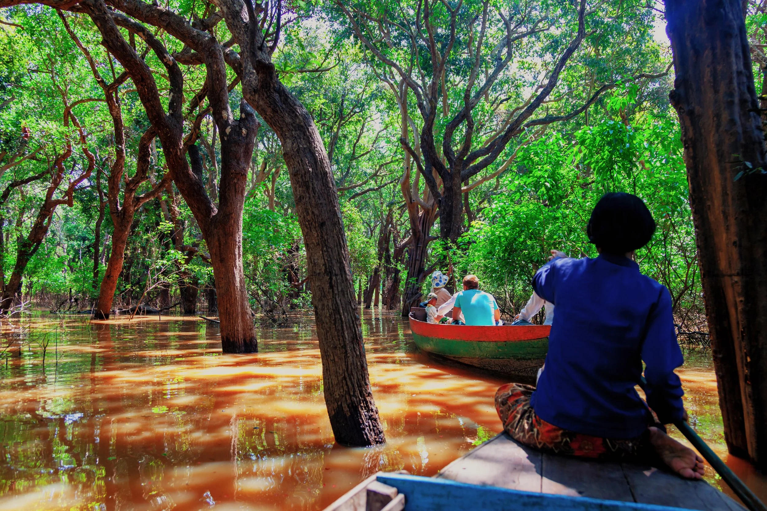 Tonlé Sap Lake boats.jpg