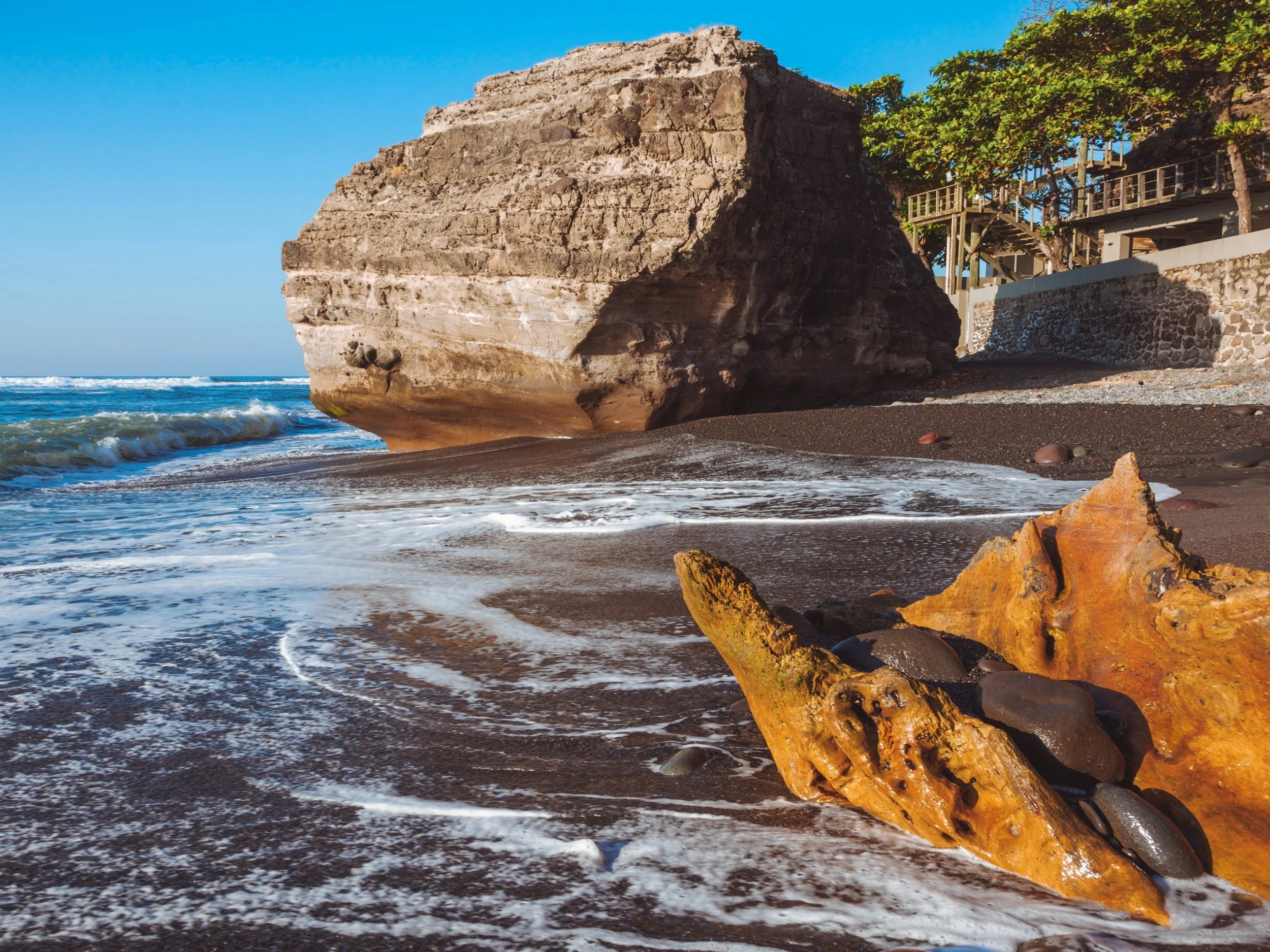 El Tunco Beach.jpg