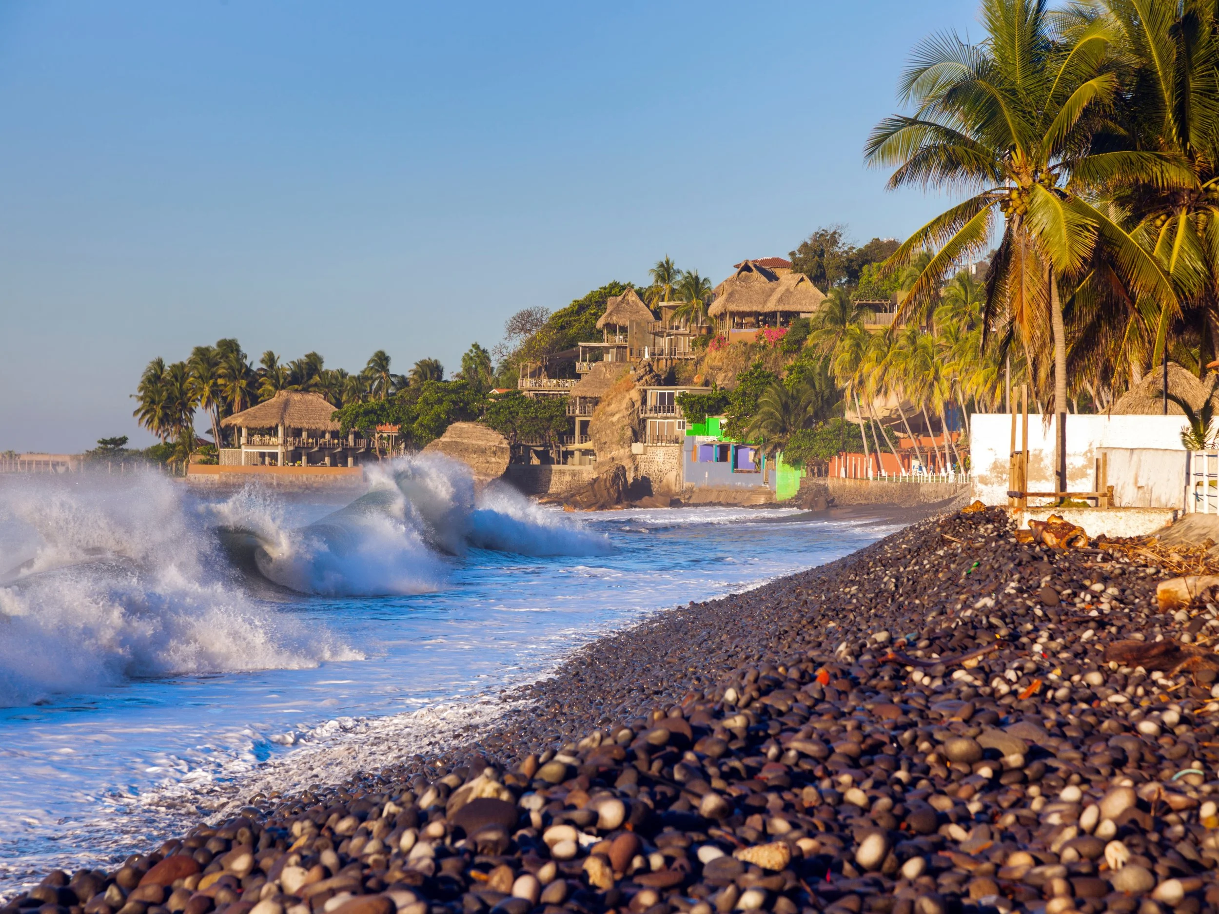 El Tunco Beach2.jpg
