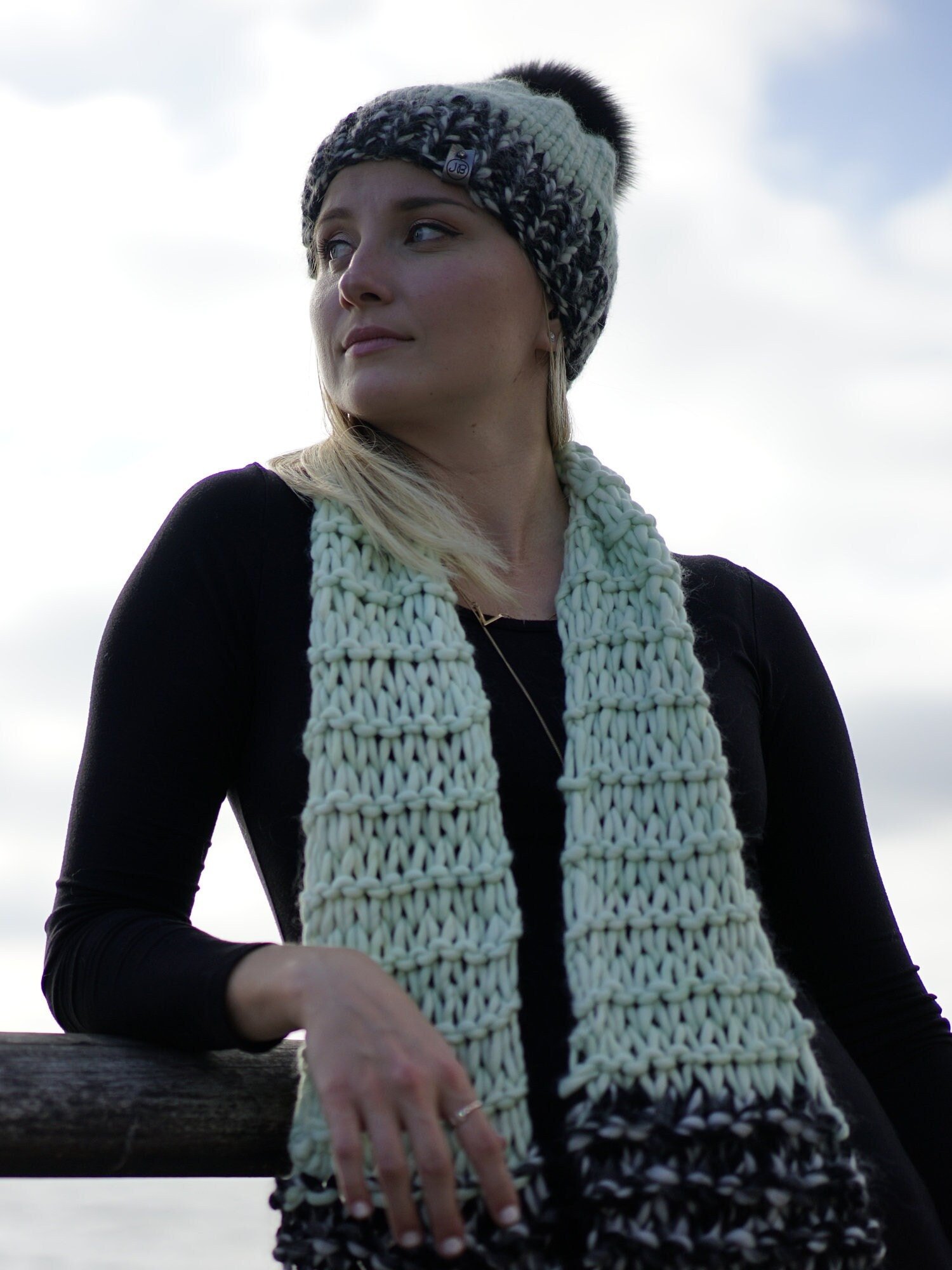https://i.etsystatic.com/14815197/r/il/22d6c3/5569590885/il_fullxfull.5569590885_p675.jpg