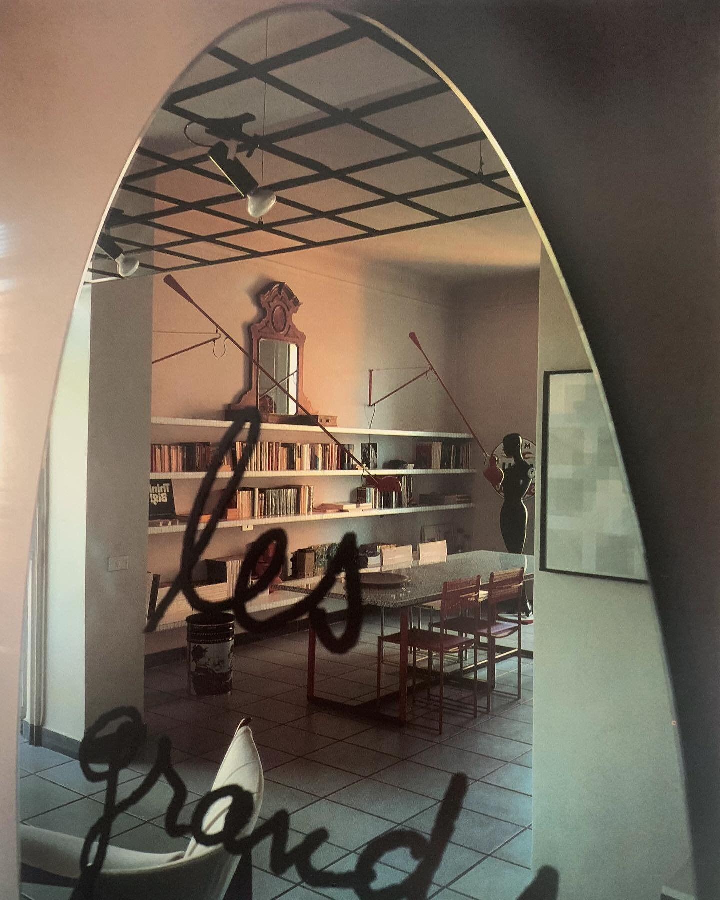 Always love an interior reflection shot - the tableau in this Man Ray mirror is Fire
.
.
.
.
#lucadepadova #francescoridolfi #patriziacagliani #manray #gerdhatje #roomsbydesign #herbertweisskamp #decor #furnituredesigner #objectdesign #designobject #