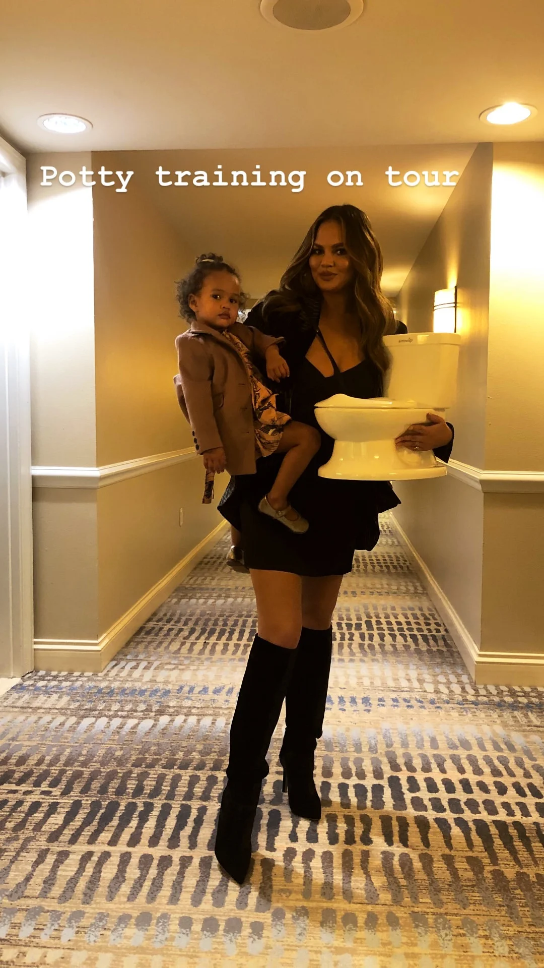 2018.11.16_Celebrity Chrissy Teigen, Instagram Stories_Summer Infant My Size Potty01.jpg