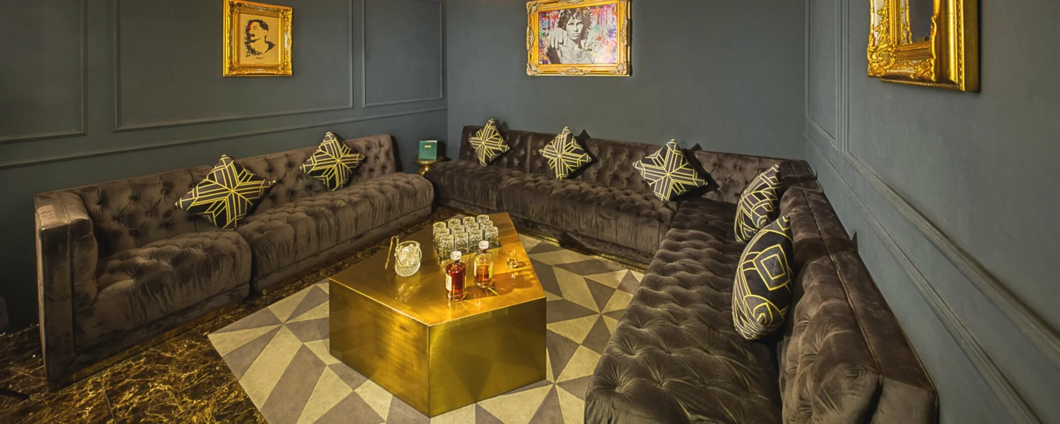 DELUXE ROOMS