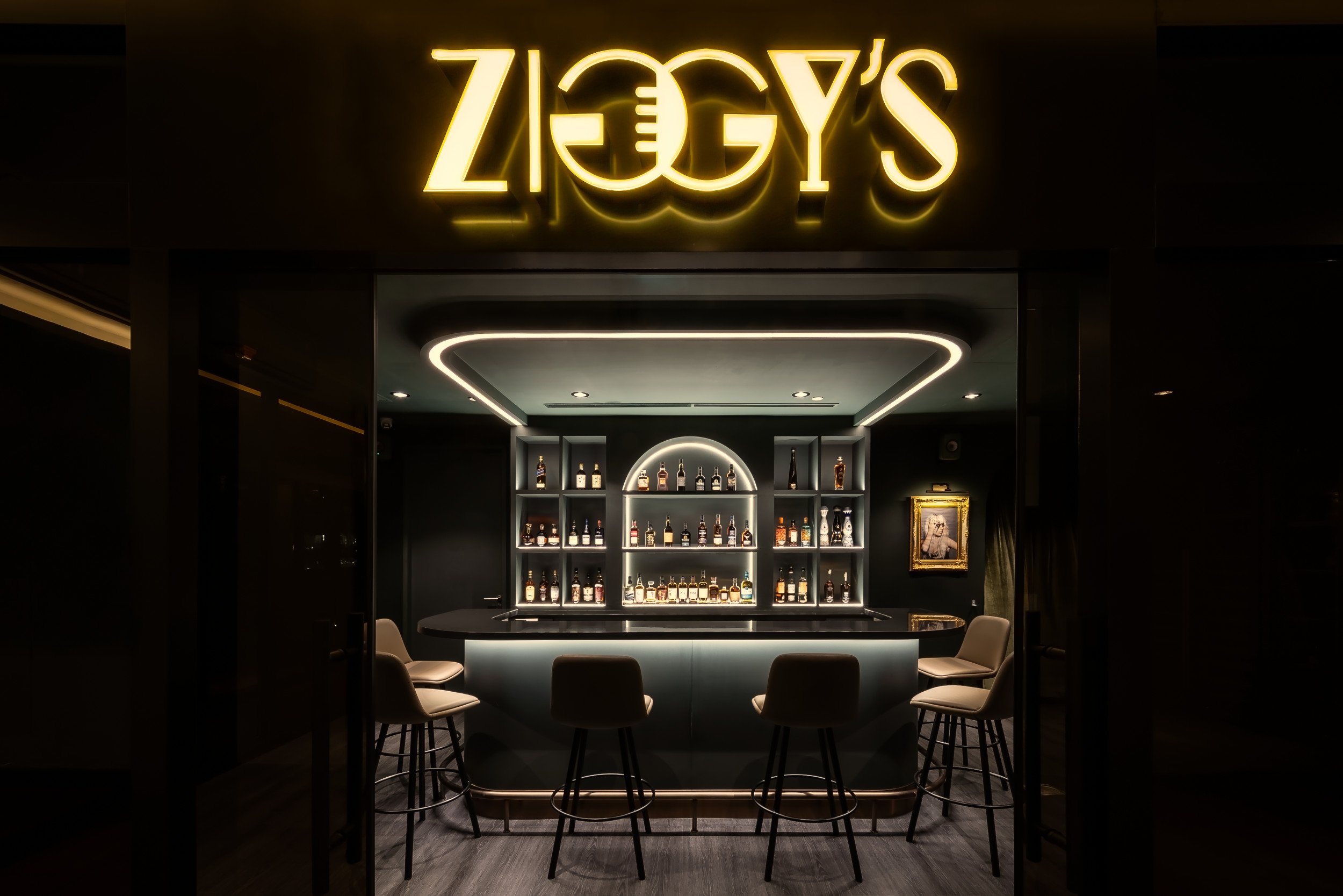 ziggys-chijmes-entrance-01.jpg