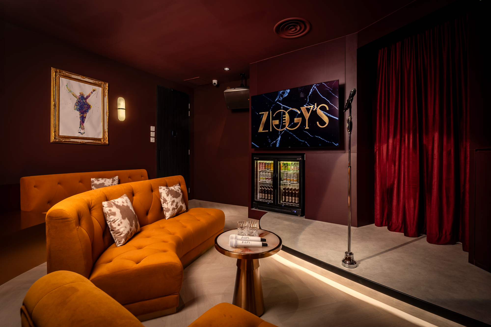 ziggys-chijmes-vip-room-01.webp