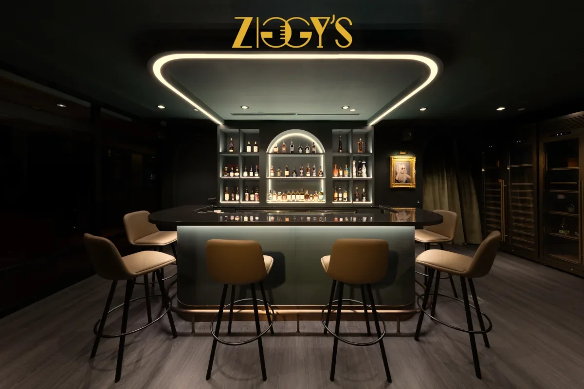 ziggys-chijmes-entrance-01 mobile.webp