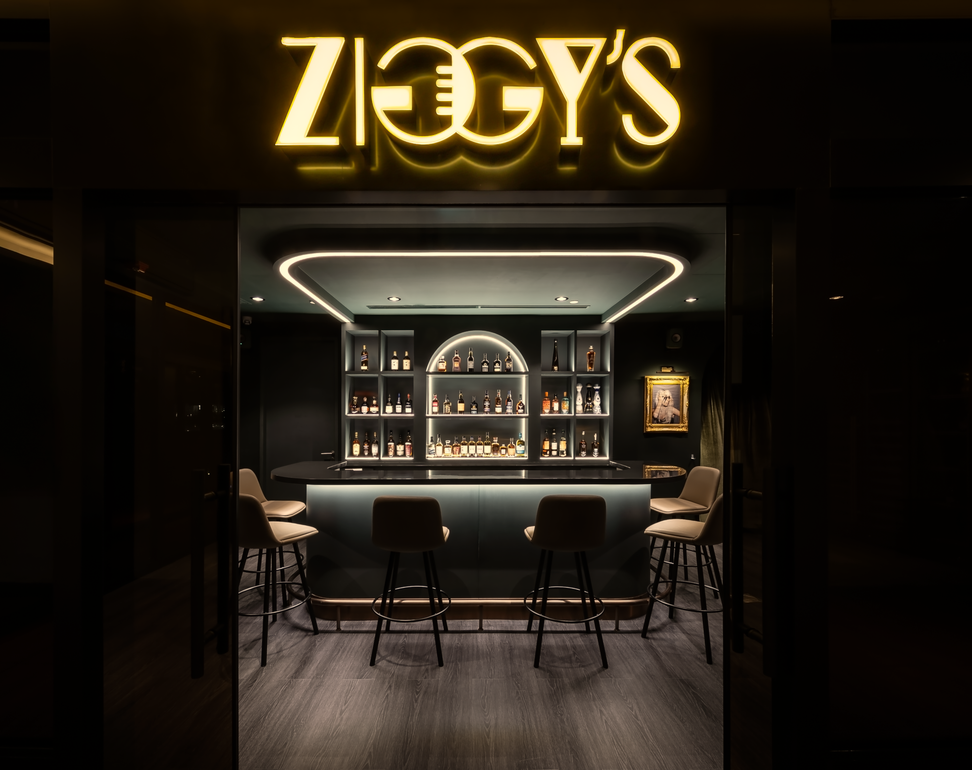 ziggys-chijmes-entrance-01.webp