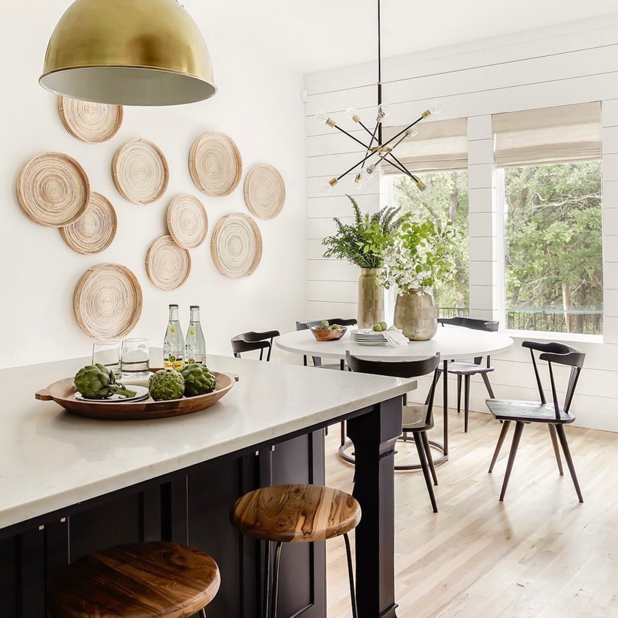 Feng Shui your Dining Room ✨

The dining room is a primary space in your home where people gather to share conversation, food, and time. Incorporating a round dining table encourages this connection and conversation.

A round dining table provides a 