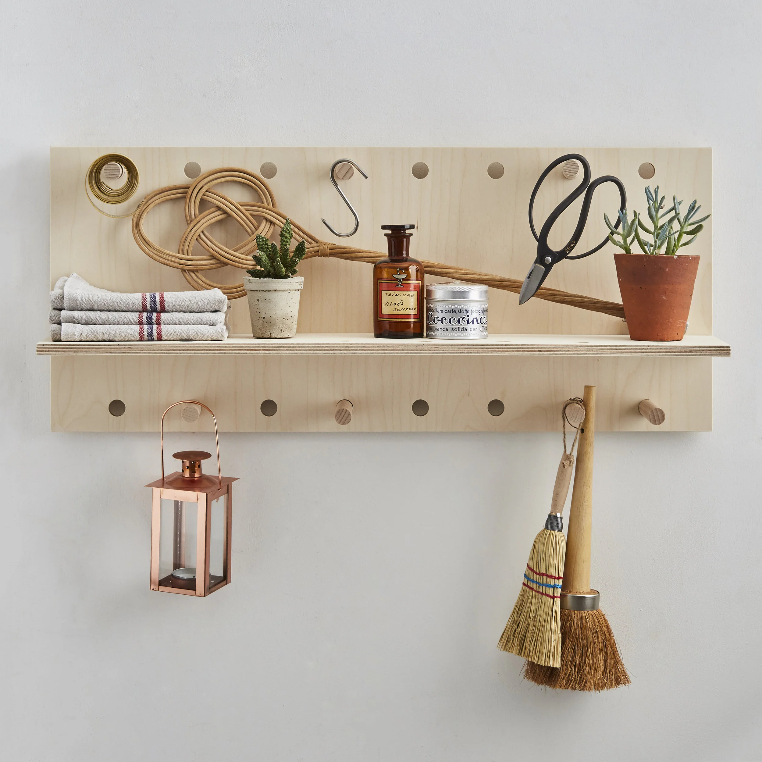 Kreisdesign_PegShelf_large_V2.jpg