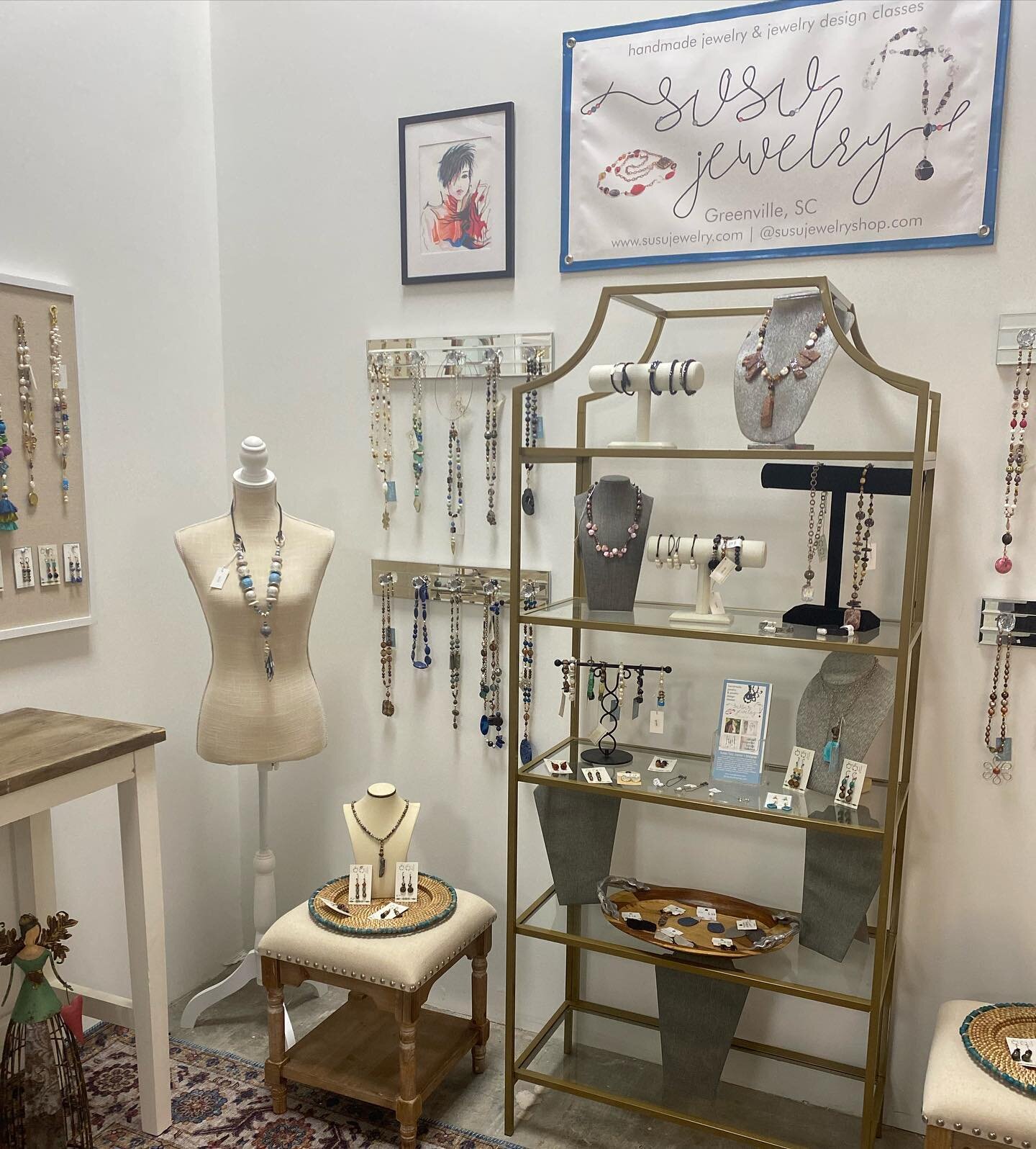 Come see me at Westside Market @westsidemarketgreenvillesc today! I&rsquo;ll be making jewelry designs in my booth and you can choose your beads to create a special necklace of your own! 

3501 Augusta Road

#shopgvl #westsidemarketgreenville #jewelr