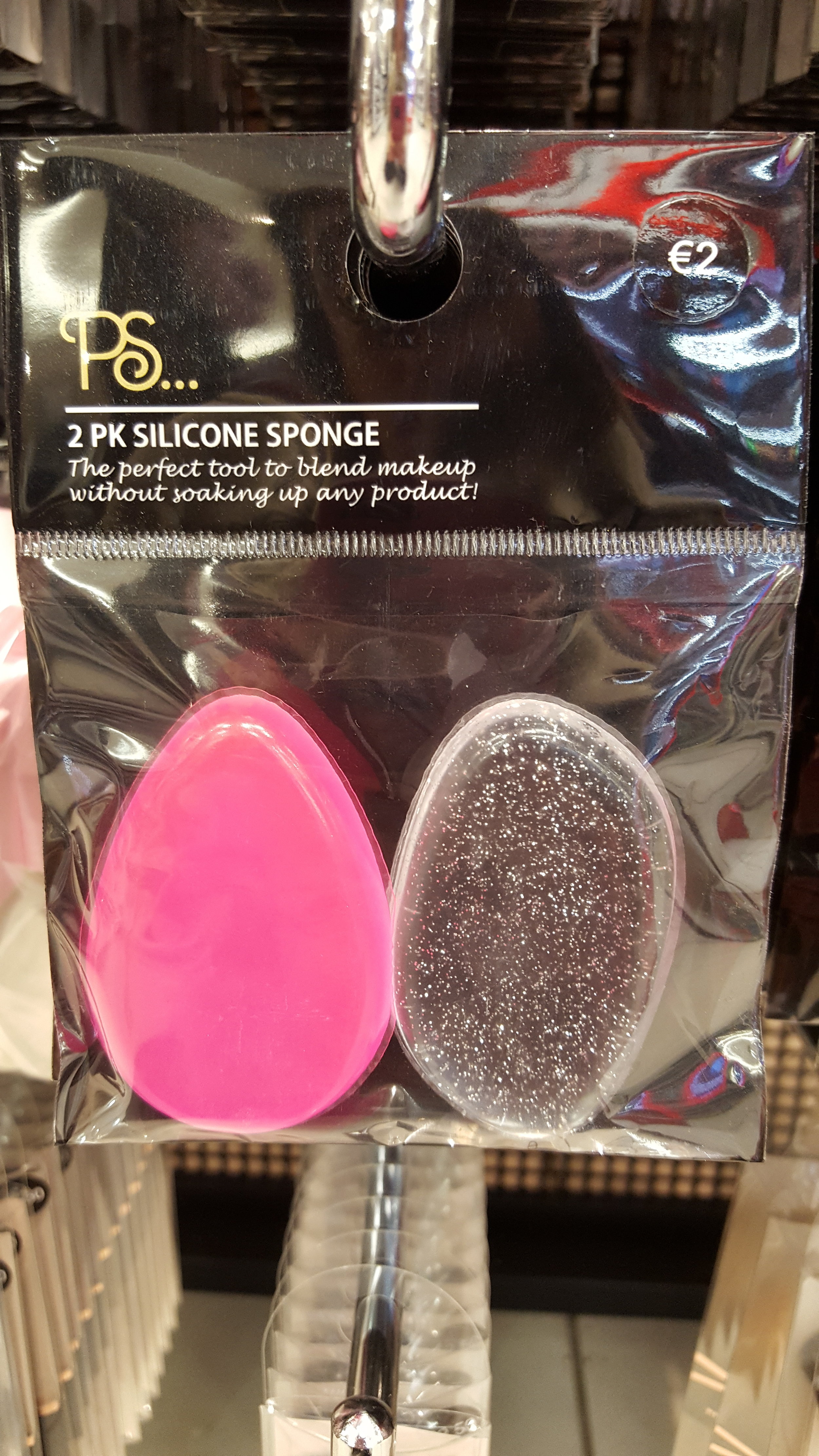 A pack of 2 silicone sponges for perfectly blending foundation, concealer or cream contour like a pro.