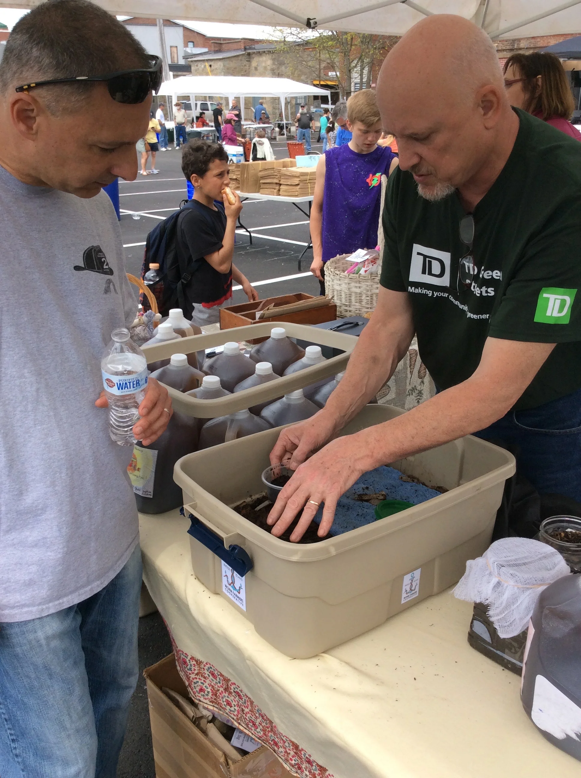 "How does a worm bin work?"