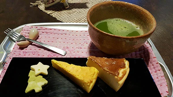 For only 600 yen this selection of tea and cake is a bargain. Image credit: author’s own image