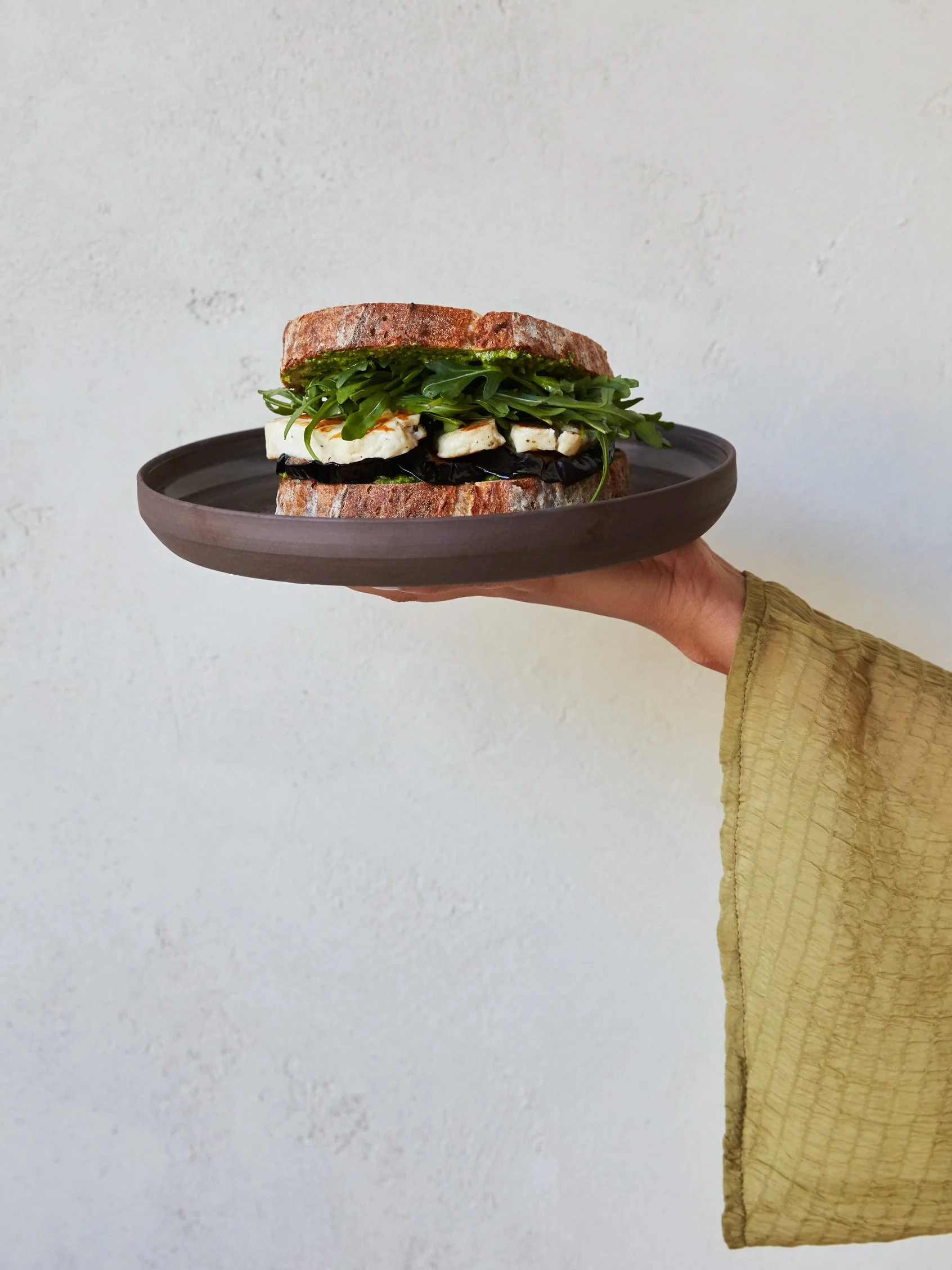 halloumi sandwich is petit