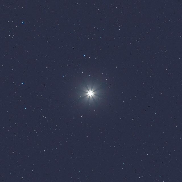When you see stars in the sky or images of stars with &quot;spikes&quot; on them, what you are seeing does not come from the shape of the object itself, or some effect of light passing through the atmosphere.  It is a relic of the equipment (biologic