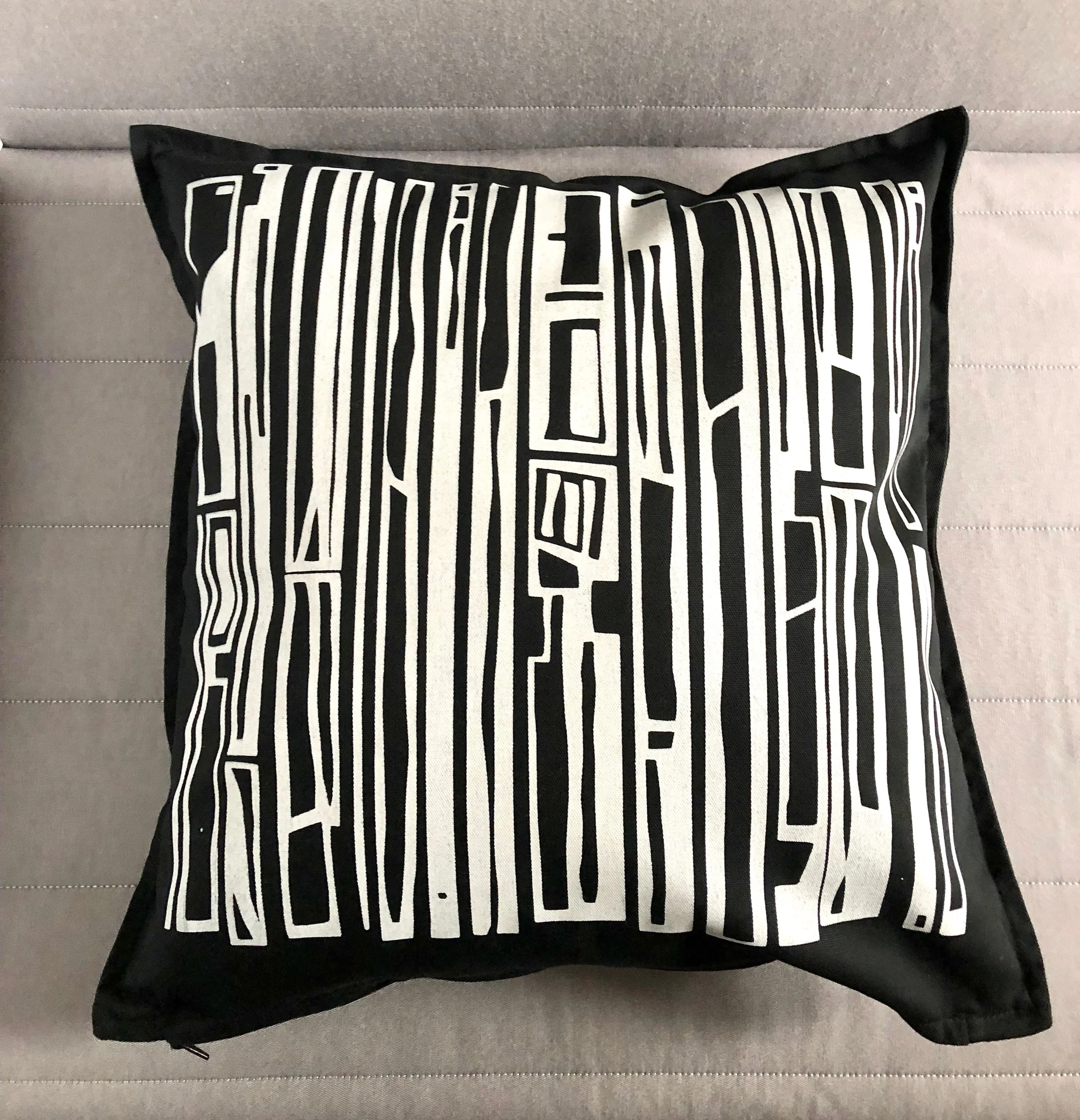 Brooklyn_Mojo_Lucienne_Black_Pillow.jpg