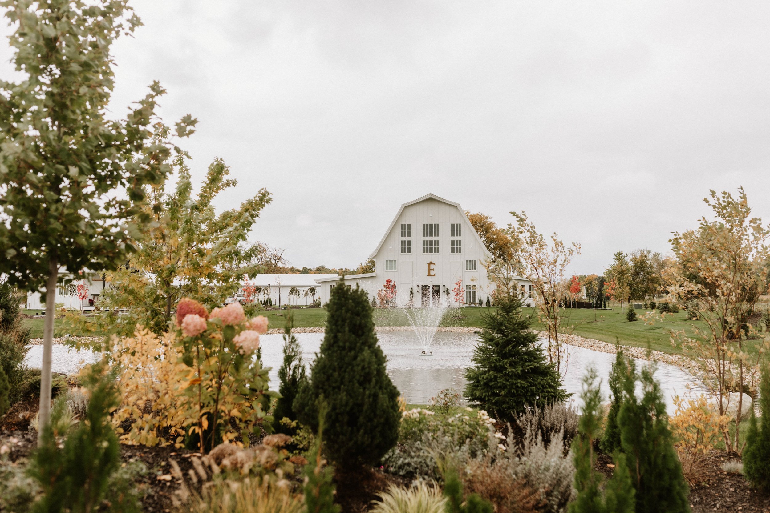 Etre farms Michigan wedding venue saint joseph st luxury barn all inclusive photography photographer -2.jpg