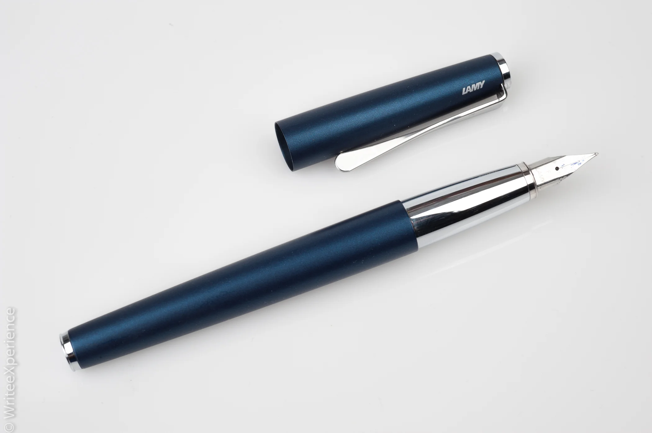 WriteeXperience-Lamy_Studio_Imperial_Blue-6.jpg