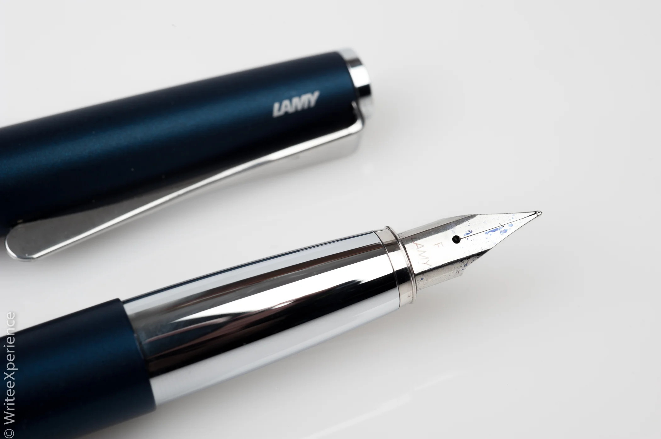 WriteeXperience-Lamy_Studio_Imperial_Blue-7.jpg